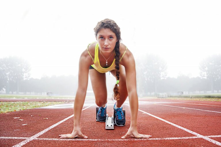runner preparing to run